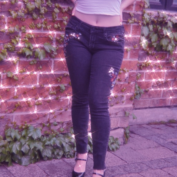 Flower-Embroidered Black Denim Jeans - Picture 2 of 7